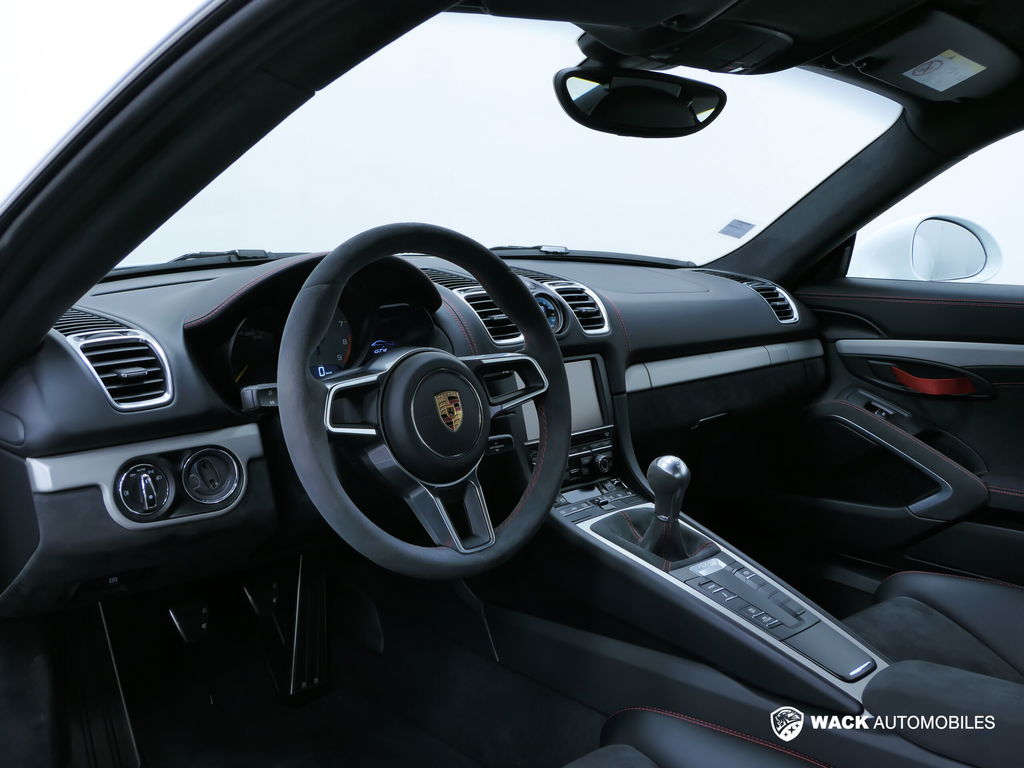 Porsche 981 Cayman GT4