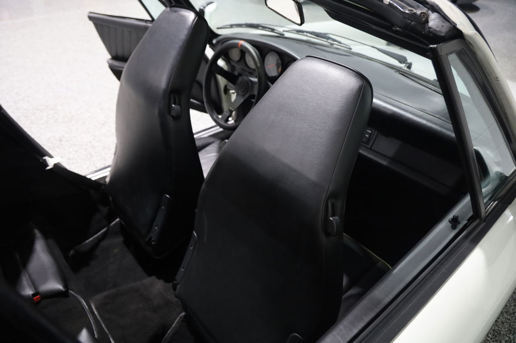 Porsche 911 Carrera 3.2 (US)