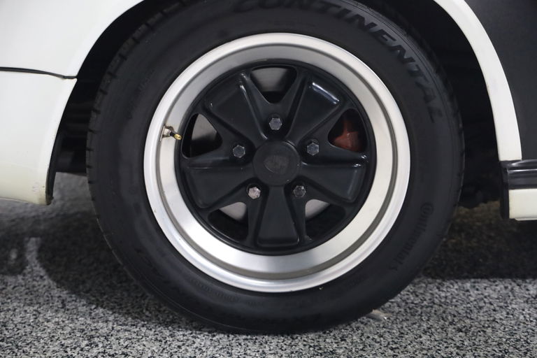 Porsche 911 Carrera 3.2 (US)