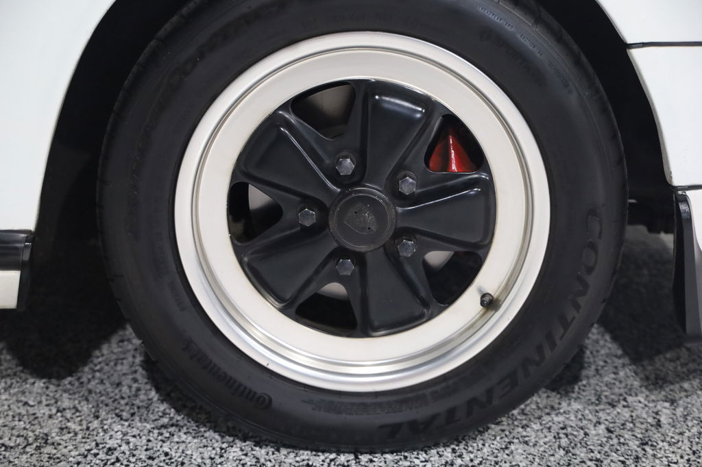 Porsche 911 Carrera 3.2 (US)