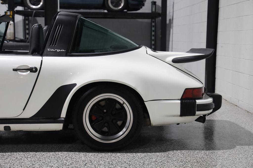 Porsche 911 Carrera 3.2 (US)