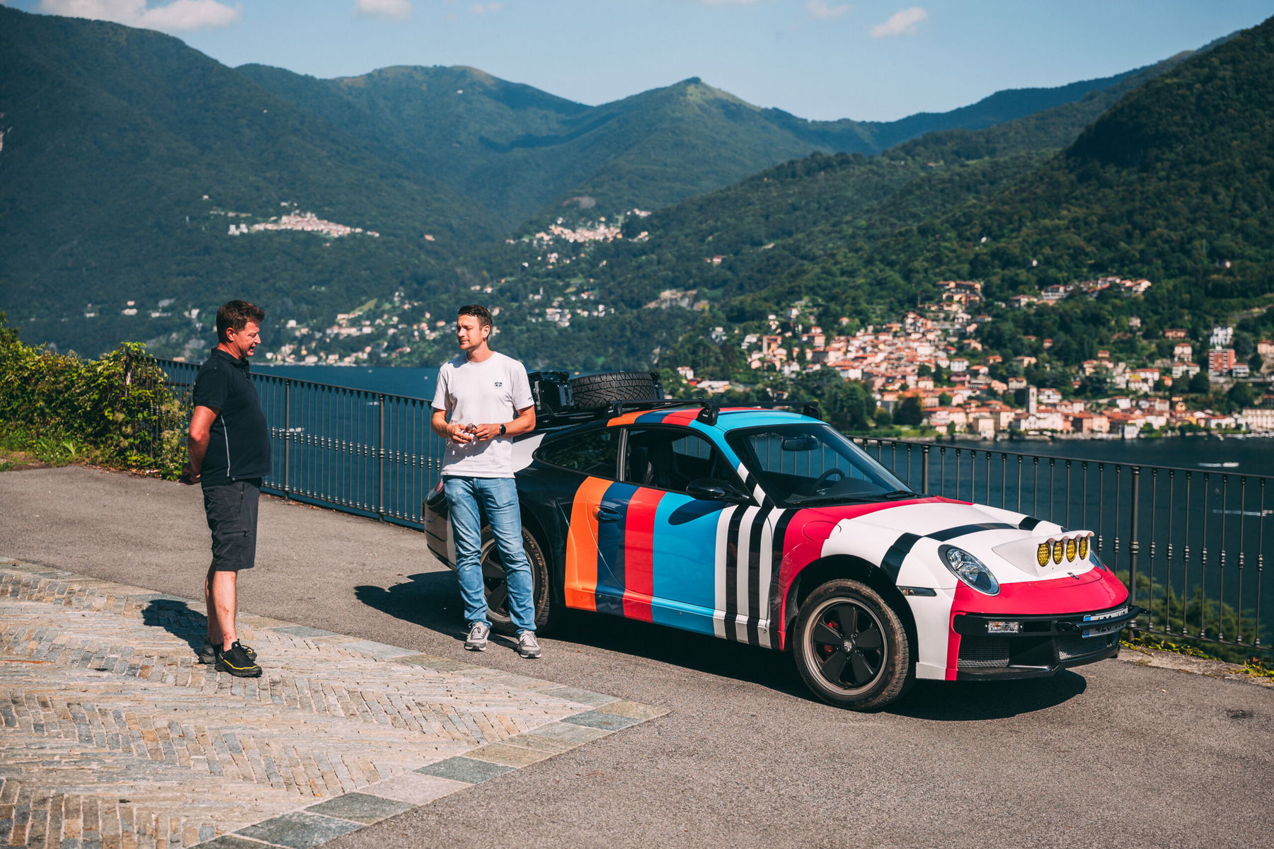 Jan Kalmar and Richard Lindhorst next to the KALMAR Beyond Adventure RS-7 Safari Porsche 911