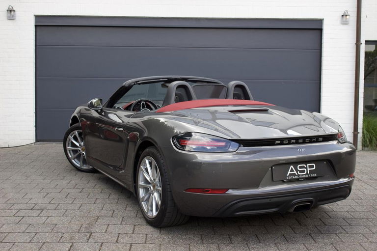 Porsche 718 Boxster