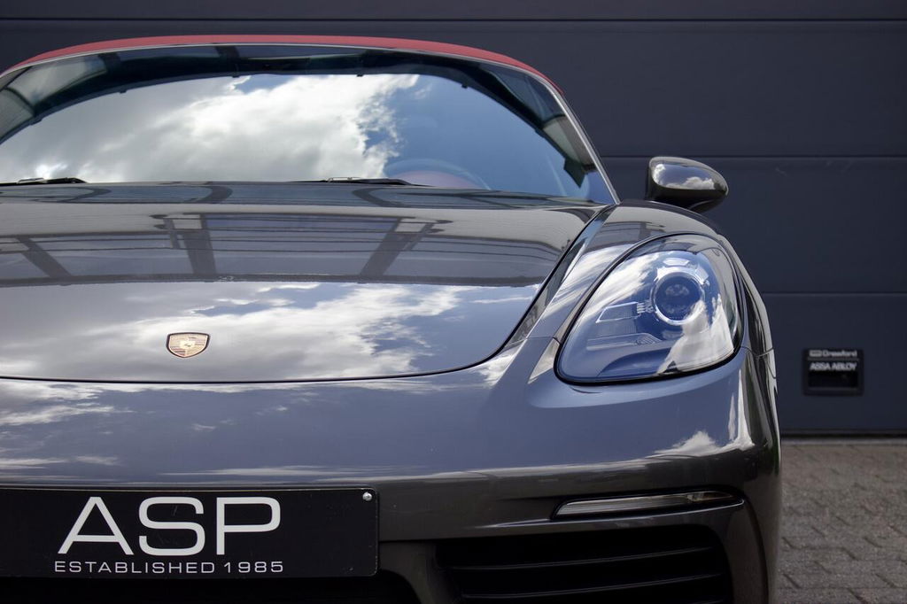 Porsche 718 Boxster
