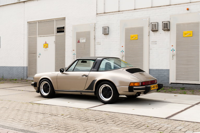 Porsche 911 Carrera 3.2 (US)