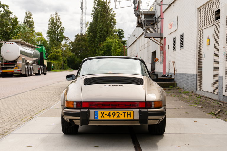 Porsche 911 Carrera 3.2 (US)