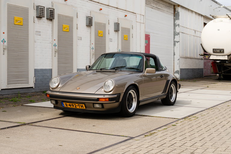 Porsche 911 Carrera 3.2 (US)