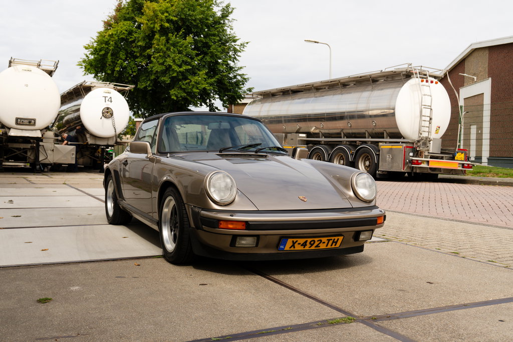 Porsche 911 Carrera 3.2 (US)