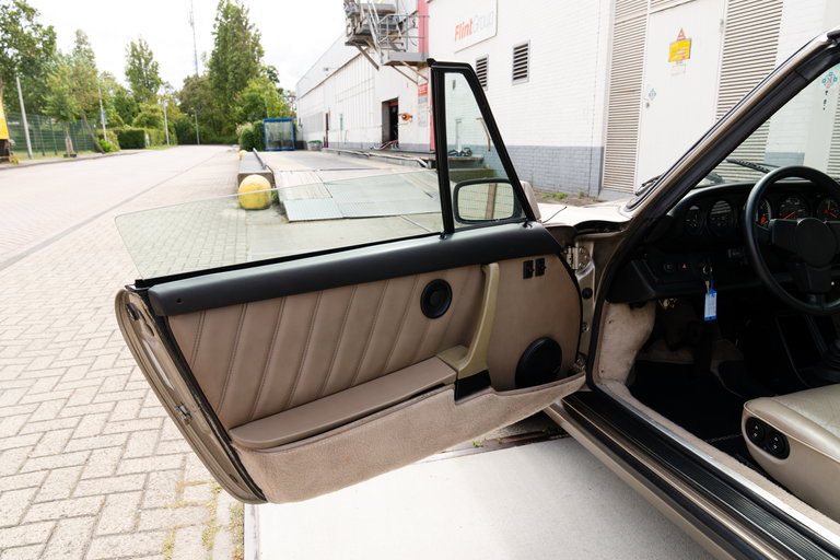 Porsche 911 Carrera 3.2 (US)