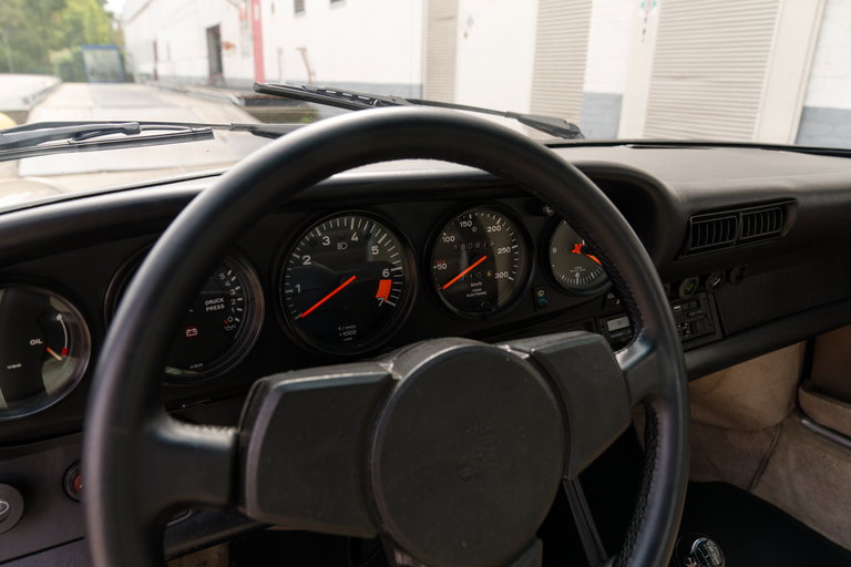 Porsche 911 Carrera 3.2 (US)