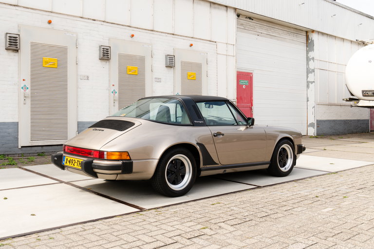 Porsche 911 Carrera 3.2 (US)