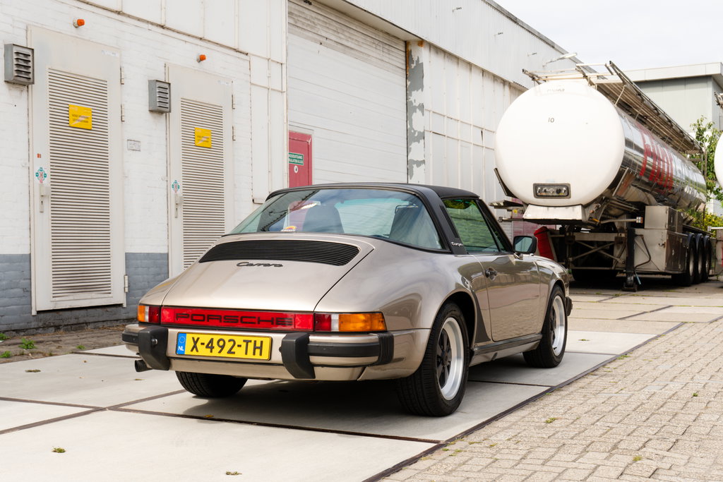 Porsche 911 Carrera 3.2 (US)