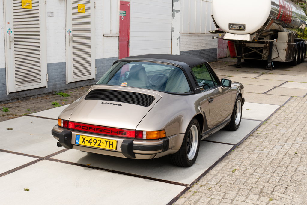 Porsche 911 Carrera 3.2 (US)