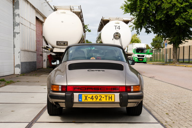 Porsche 911 Carrera 3.2 (US)