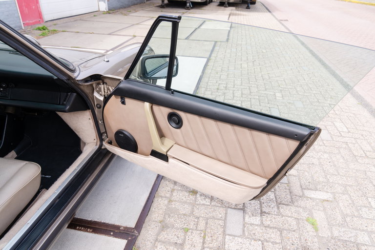 Porsche 911 Carrera 3.2 (US)