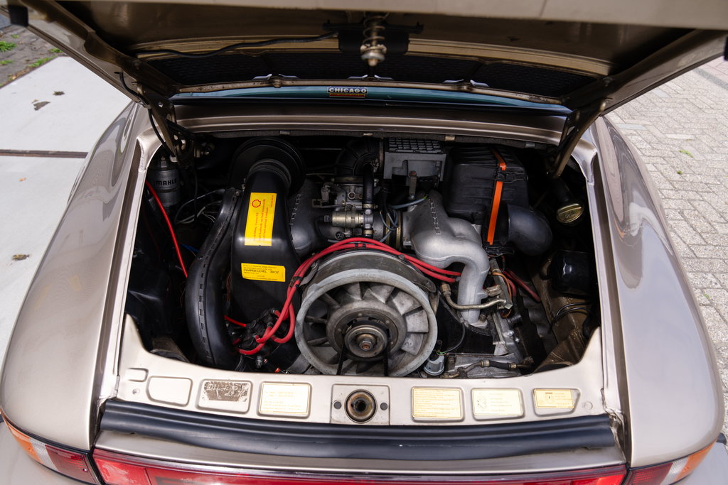 Porsche 911 Carrera 3.2 (US)