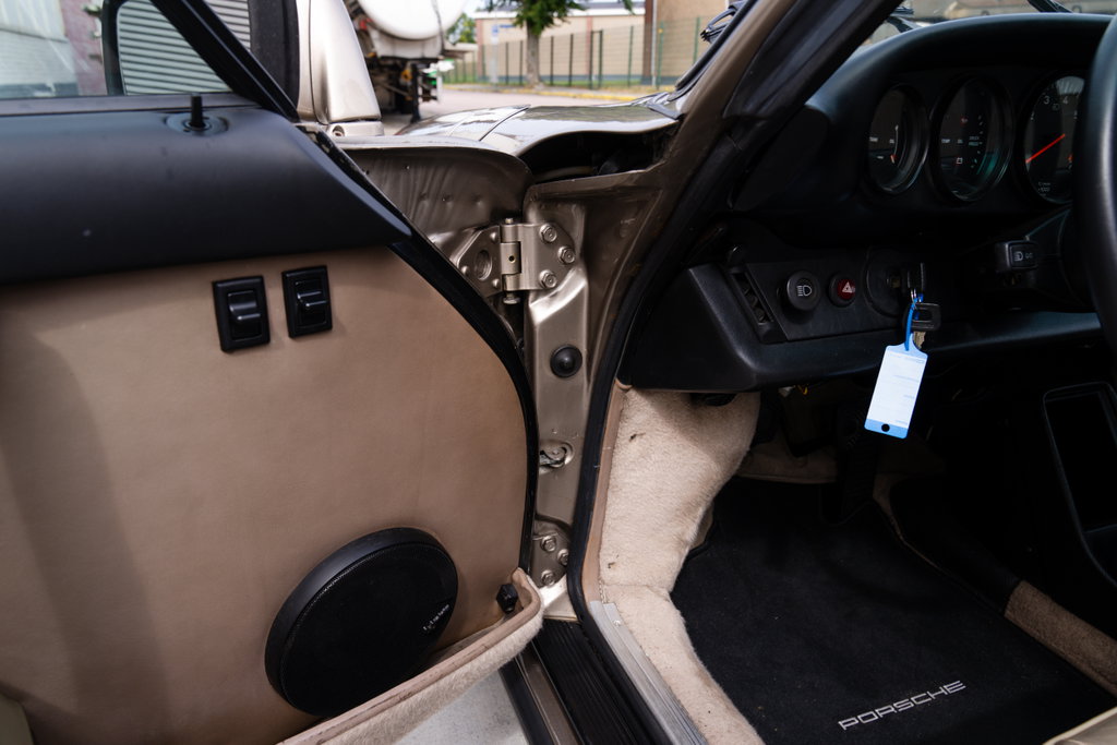 Porsche 911 Carrera 3.2 (US)