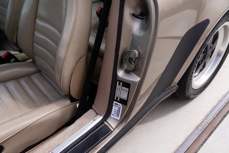 Porsche 911 Carrera 3.2 (US)