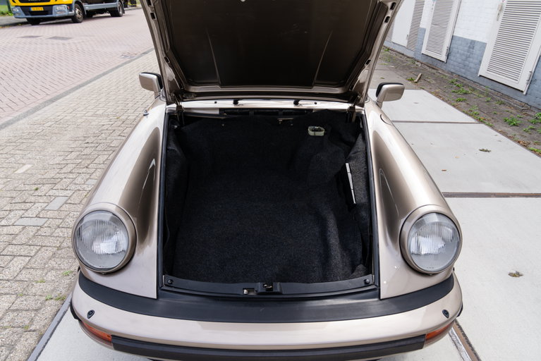 Porsche 911 Carrera 3.2 (US)