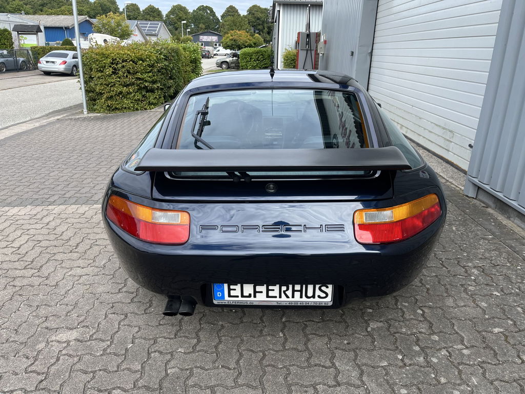Porsche 928 S4