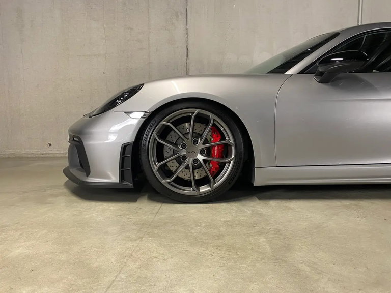 Porsche 718 Cayman GT4