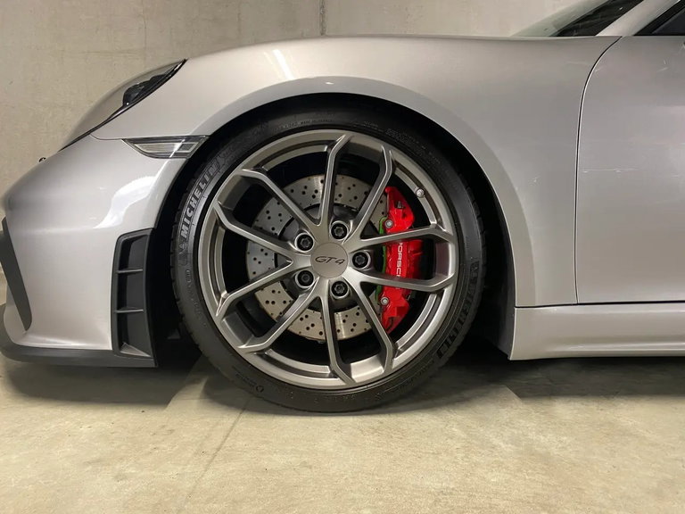 Porsche 718 Cayman GT4