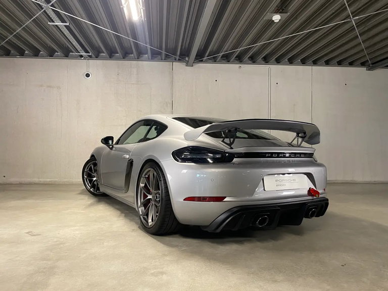 Porsche 718 Cayman GT4