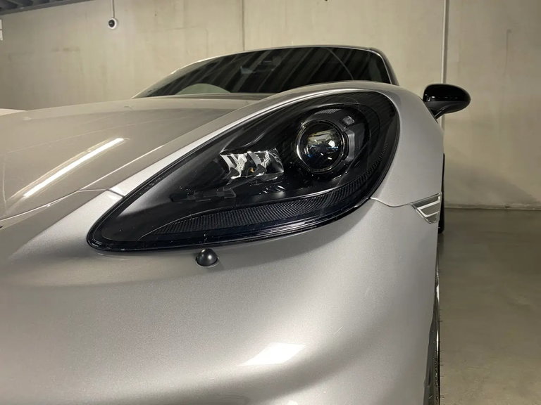 Porsche 718 Cayman GT4