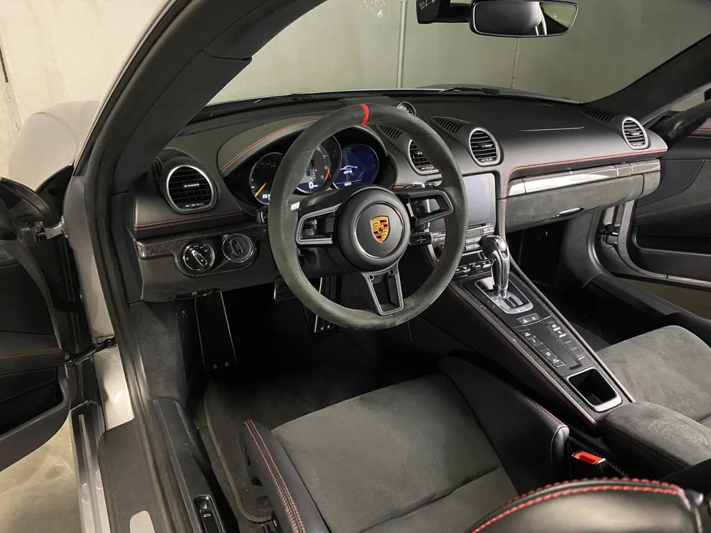 Porsche 718 Cayman GT4