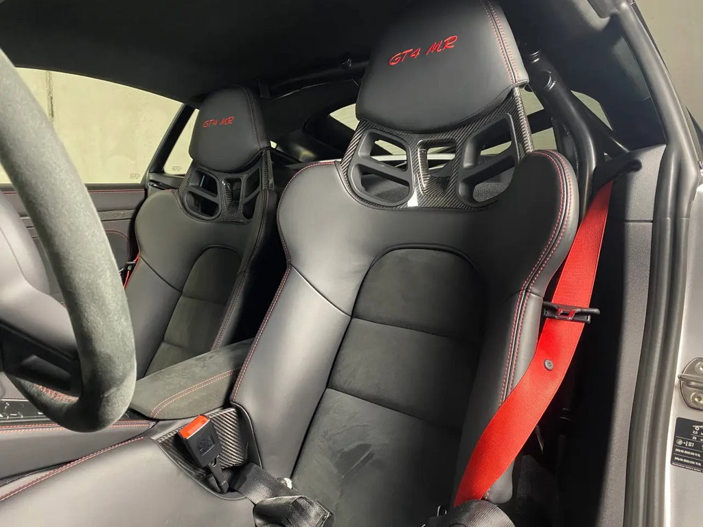 Porsche 718 Cayman GT4