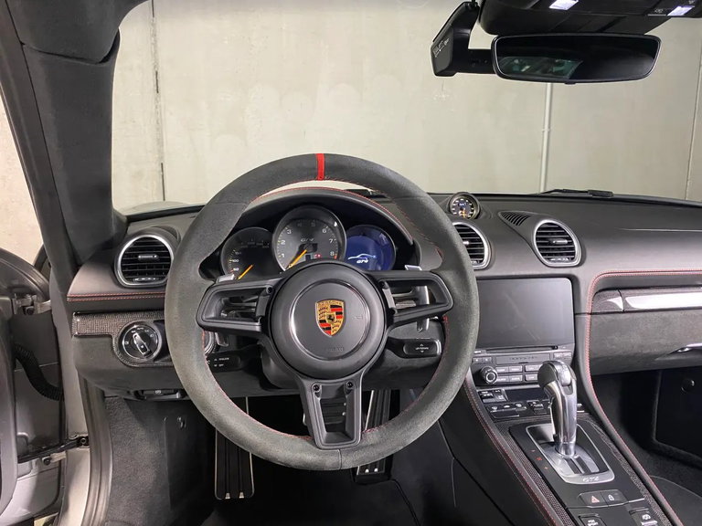 Porsche 718 Cayman GT4