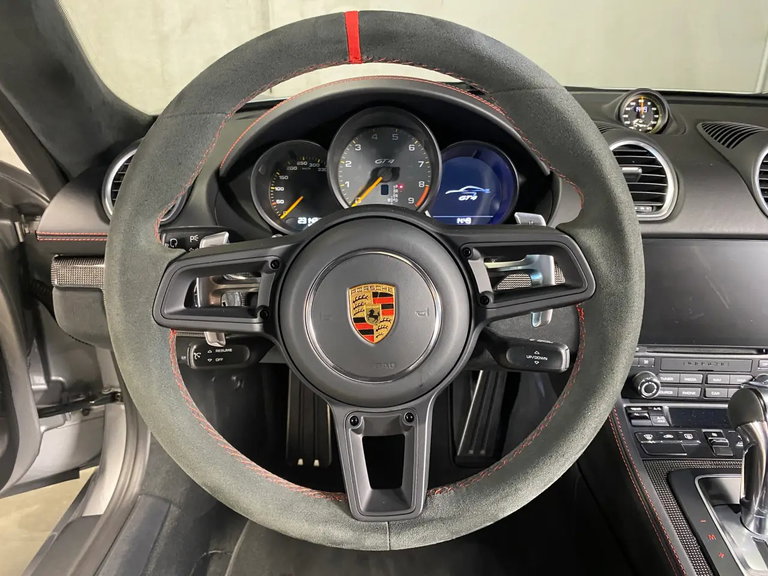 Porsche 718 Cayman GT4