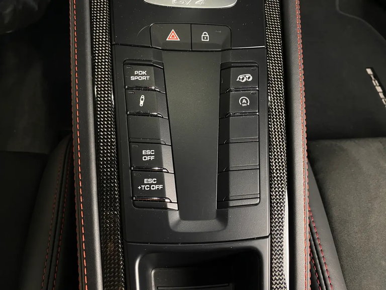 Porsche 718 Cayman GT4