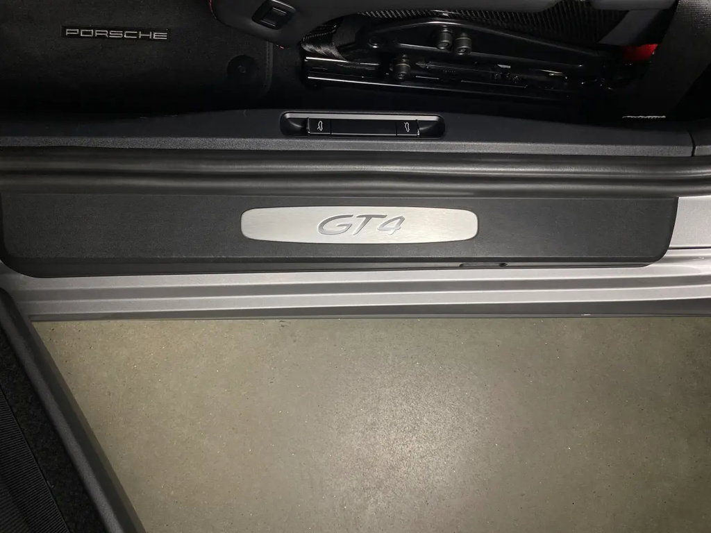 Porsche 718 Cayman GT4