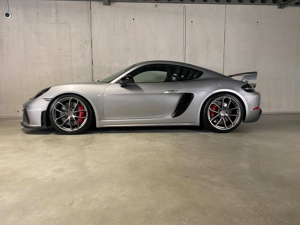 Porsche 718 Cayman GT4
