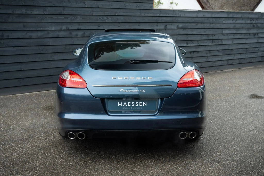 Porsche Panamera 4S