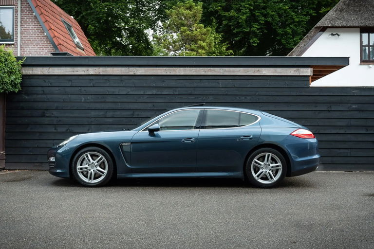 Porsche Panamera 4S