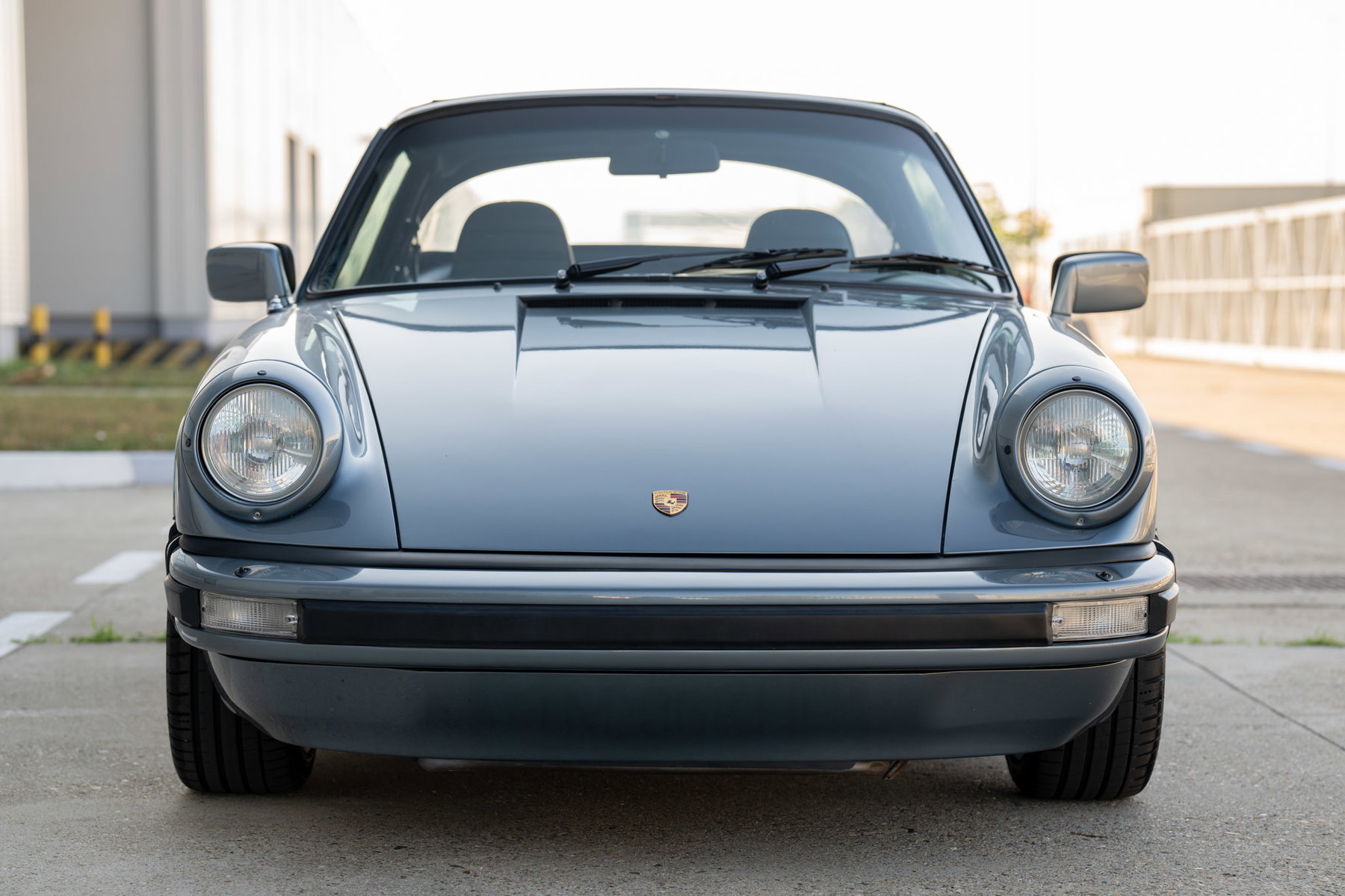  F50 シルバー/ネイビー Porsche 911 SC 1983 - elferspot.com - Marketplace for Porsche