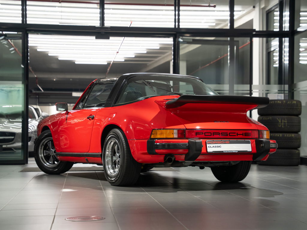 Porsche 911 Carrera 2.7