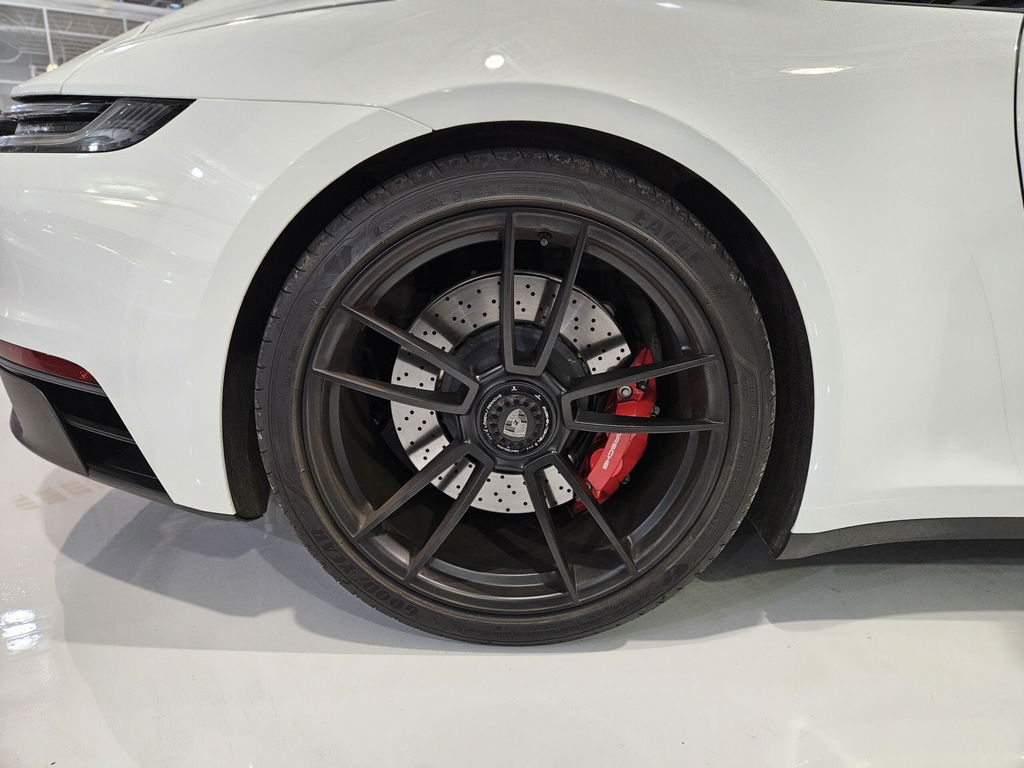 Porsche 992 Carrera GTS