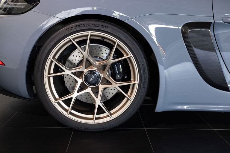 Porsche 718 Cayman GT4 RS
