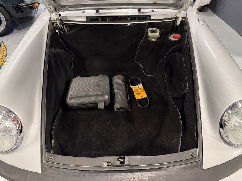 Porsche 911 Carrera 3.2 (US)