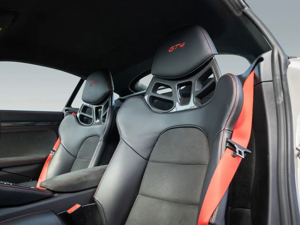 Porsche 718 Cayman GT4