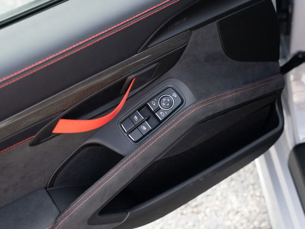 Porsche 718 Cayman GT4