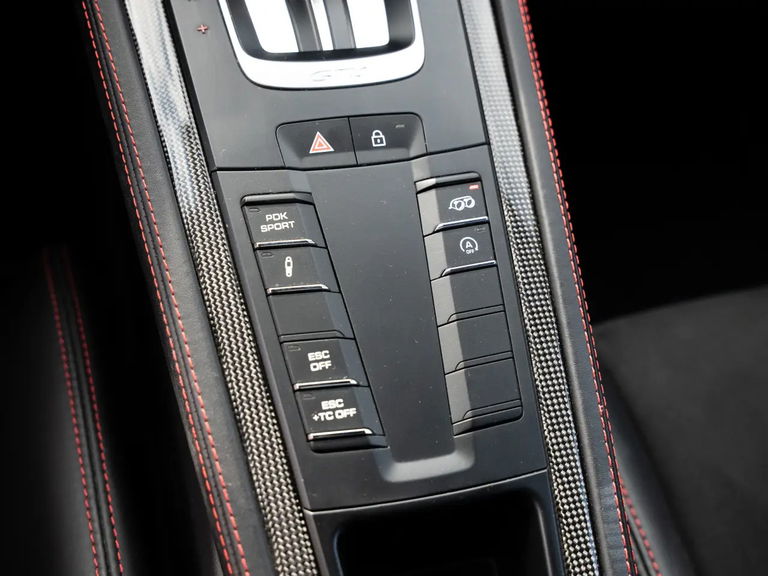 Porsche 718 Cayman GT4