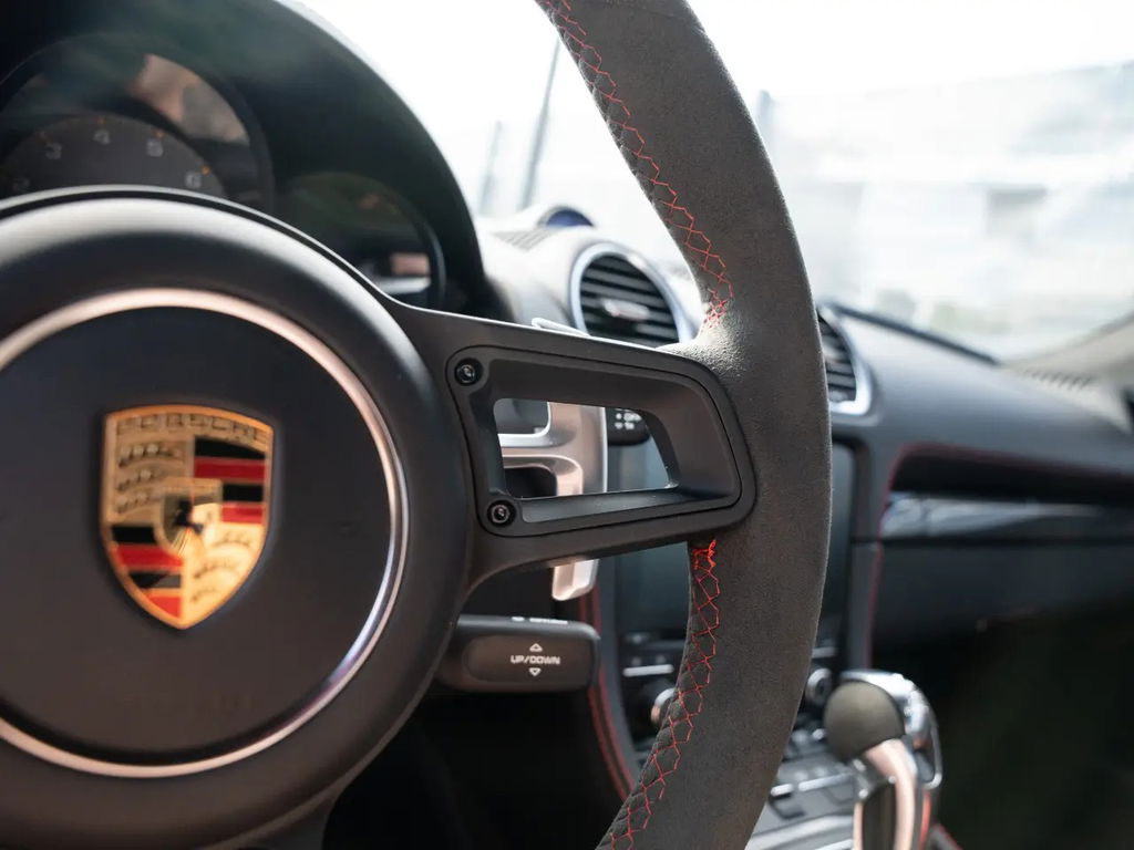 Porsche 718 Cayman GT4