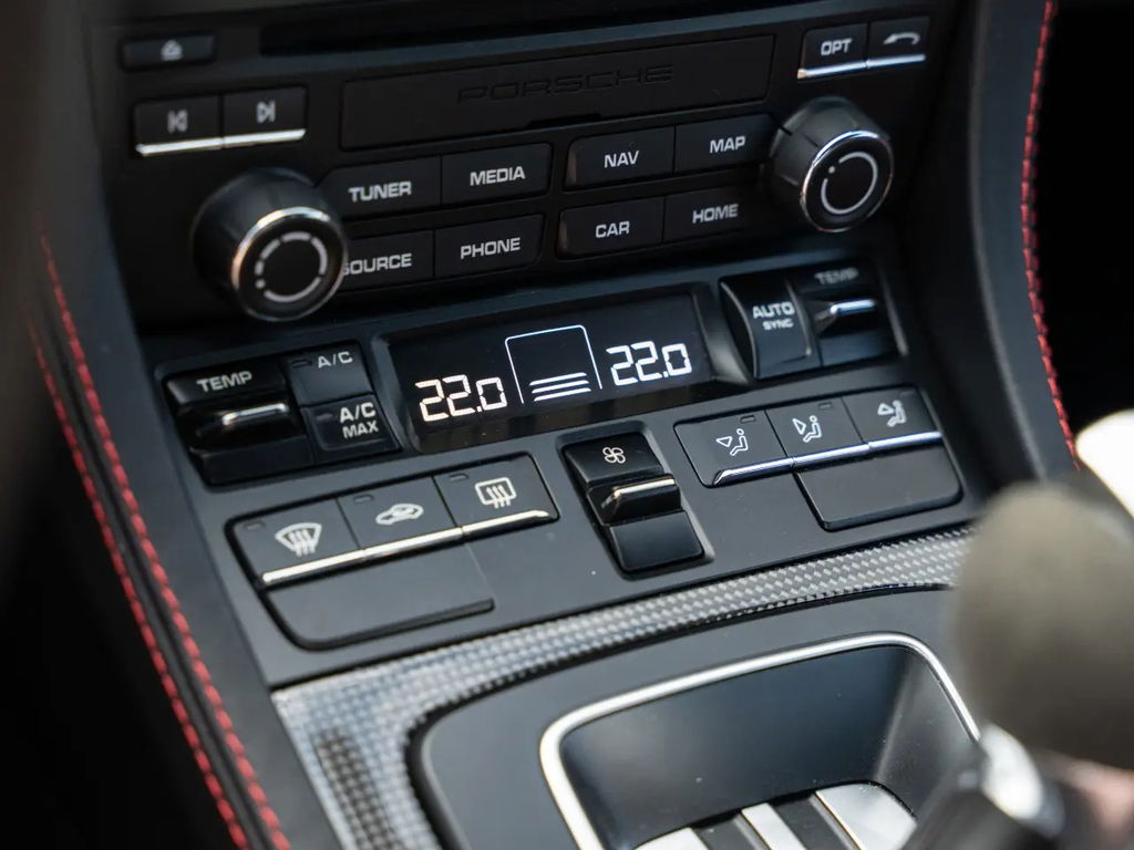 Porsche 718 Cayman GT4