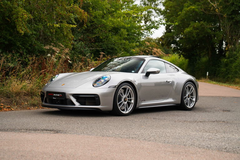 Porsche 992 Carrera 4 GTS