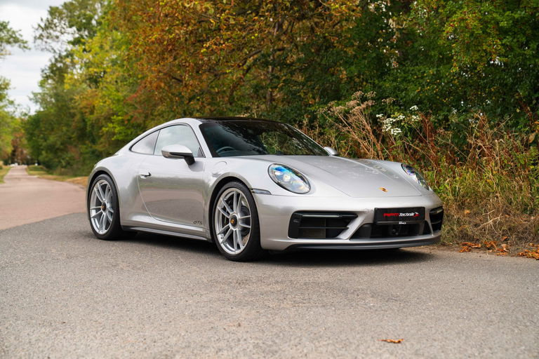 Porsche 992 Carrera 4 GTS