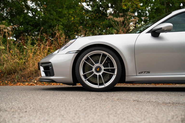 Porsche 992 Carrera 4 GTS